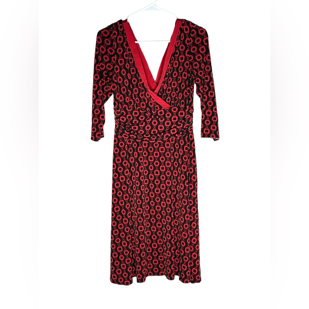 Sandra Darren Size 12 Red/Black dress. Chain link design.